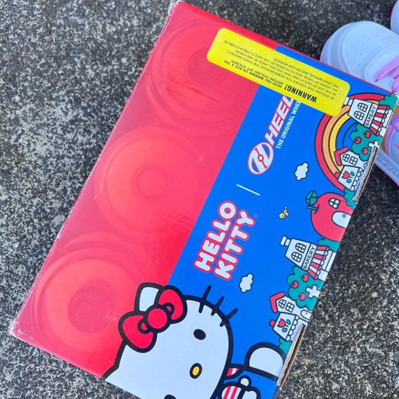 Heelys Women’s White and Pink Sneakers with Rainbow - Picture 11 of 13